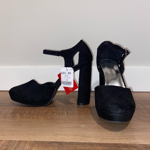 NEW! Black Close-Toed Heels, Size 7.5 - Picture 3 of 3